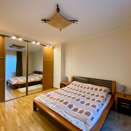 Family Apartment Near The University Csernyivci Kültér fotó