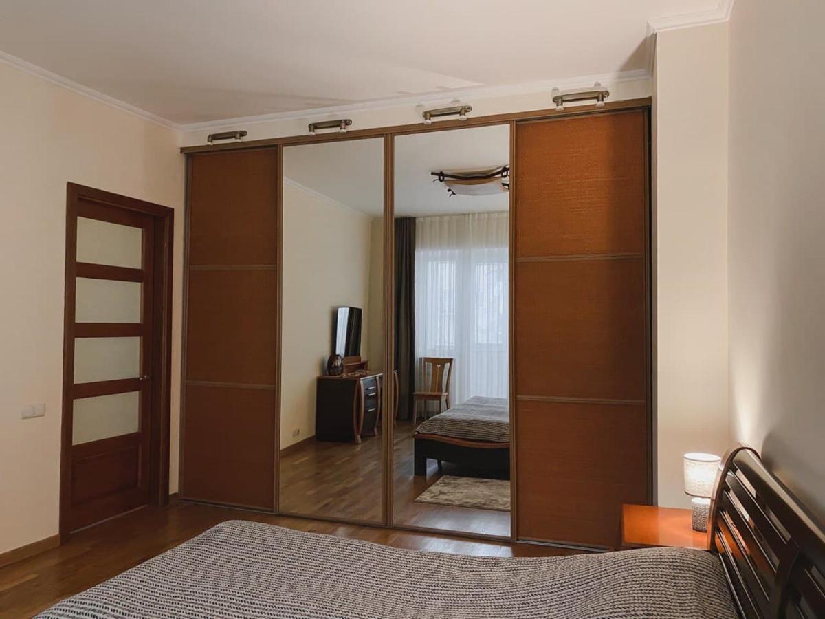 Family Apartment Near The University Csernyivci Kültér fotó