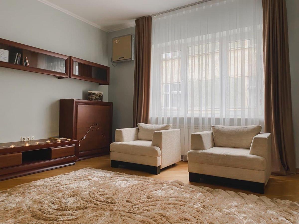 Family Apartment Near The University Csernyivci Kültér fotó
