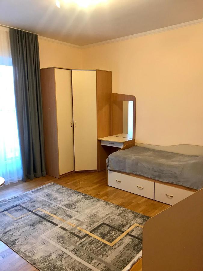 Family Apartment Near The University Csernyivci Kültér fotó