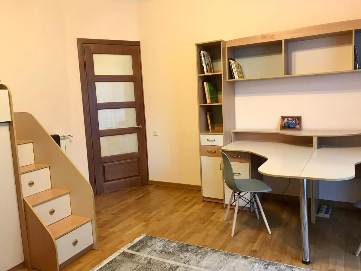 Family Apartment Near The University Csernyivci Kültér fotó