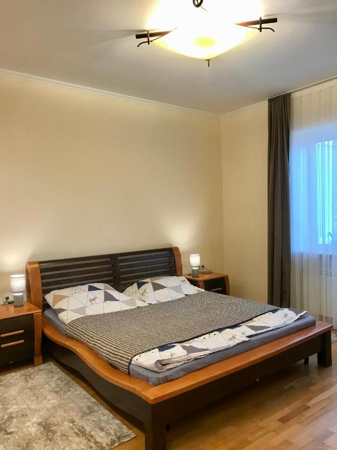 Family Apartment Near The University Csernyivci Kültér fotó